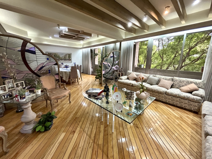 Departamento Con Terraza En Venta En Lomas De Chapultepec .
