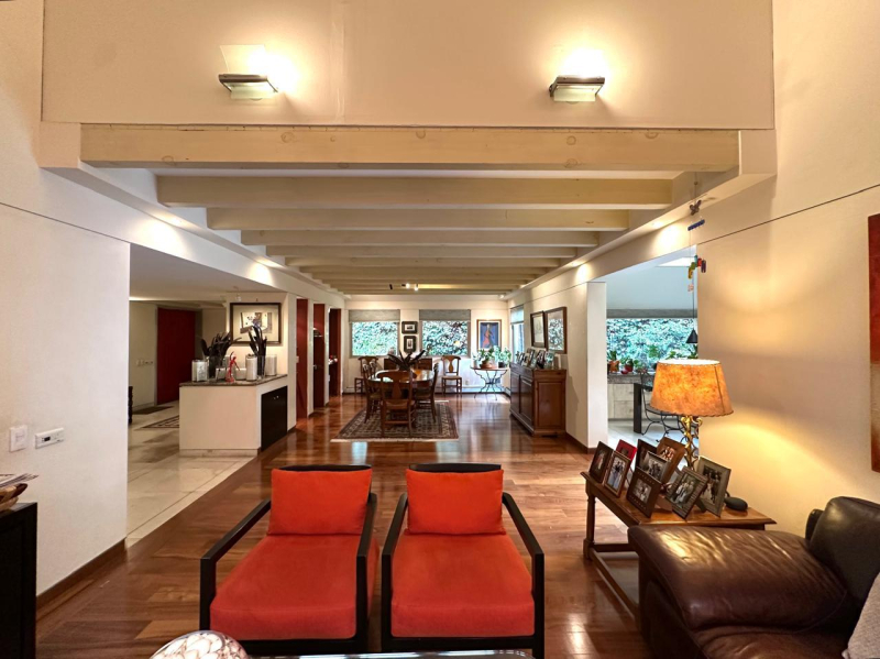 Exclusiva Residencia en Castorena �?? Confort, Estilo y Seguridad en un Solo Lugar