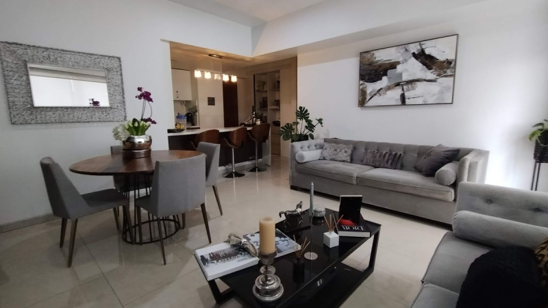 Venta Departamento En Grand Tower Del Valle, Piso 13