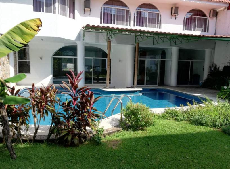DIVINA CASA, CON AMPLIOS ESPACIOS EN ACAPULCO GUERRERO