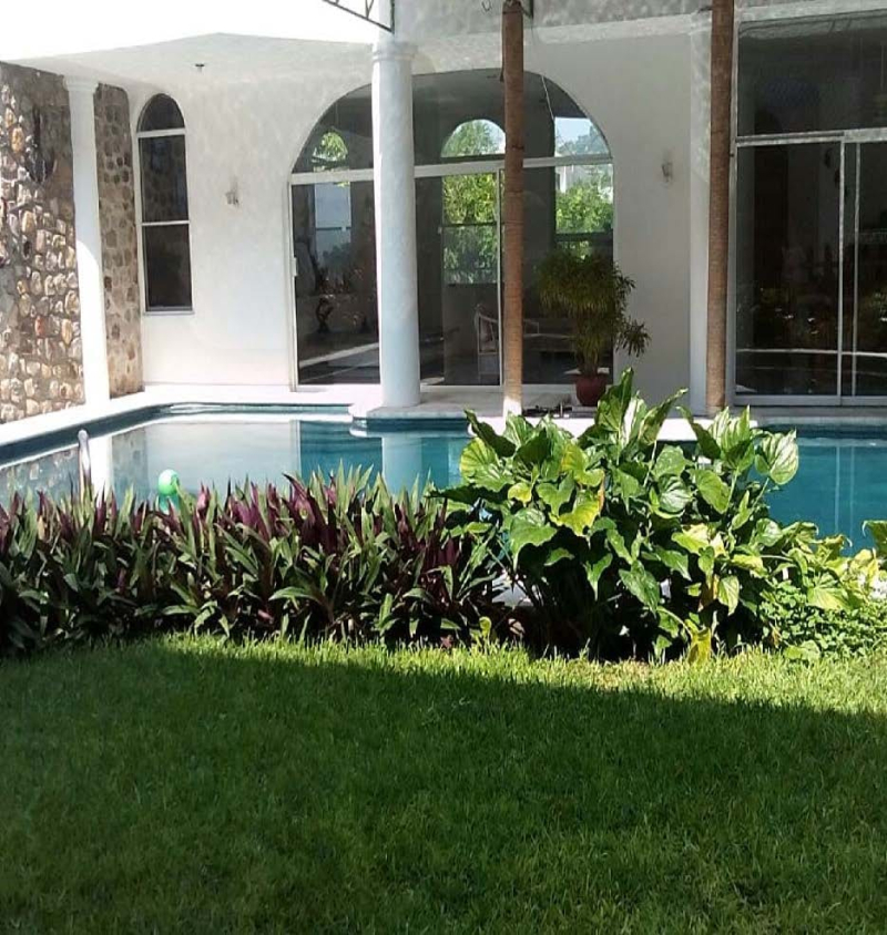 DIVINA CASA, CON AMPLIOS ESPACIOS EN ACAPULCO GUERRERO