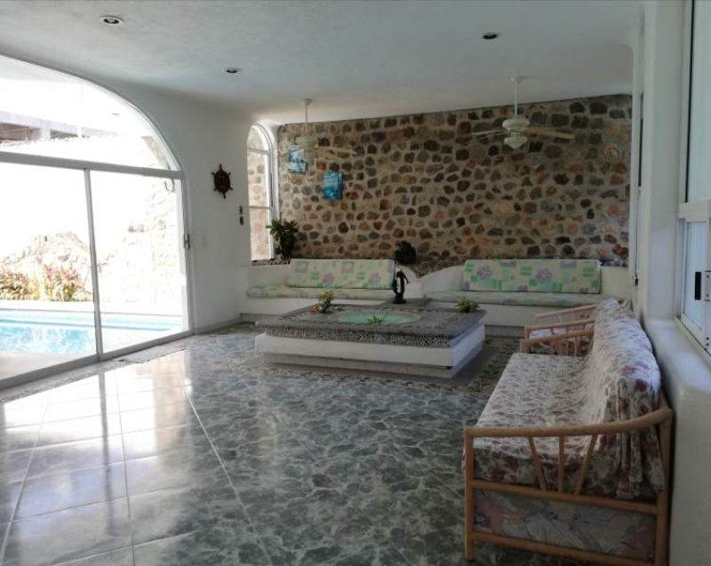 DIVINA CASA, CON AMPLIOS ESPACIOS EN ACAPULCO GUERRERO