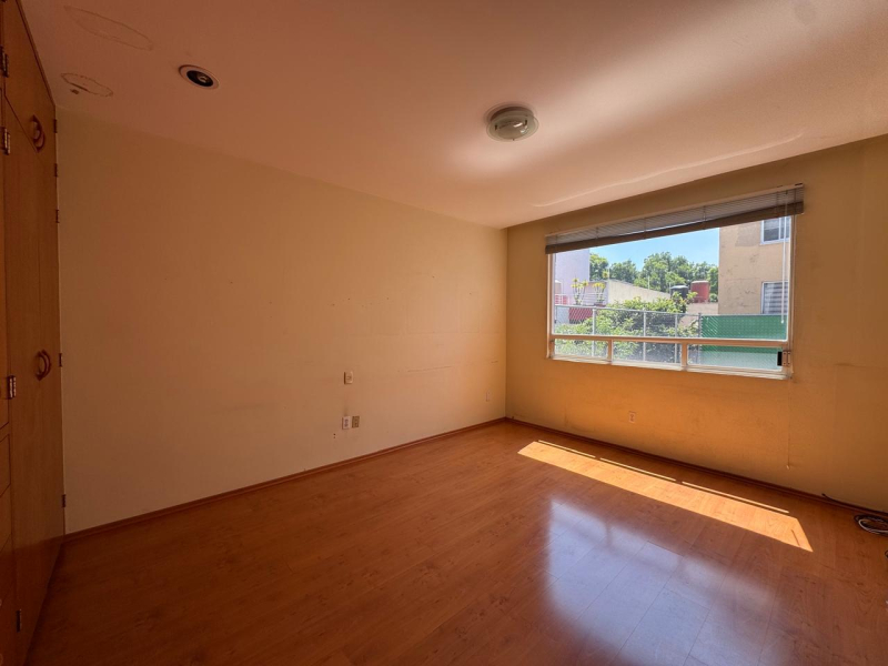Casa en renta en Colonia del Valle Centro, ubicada en una calle cerrada