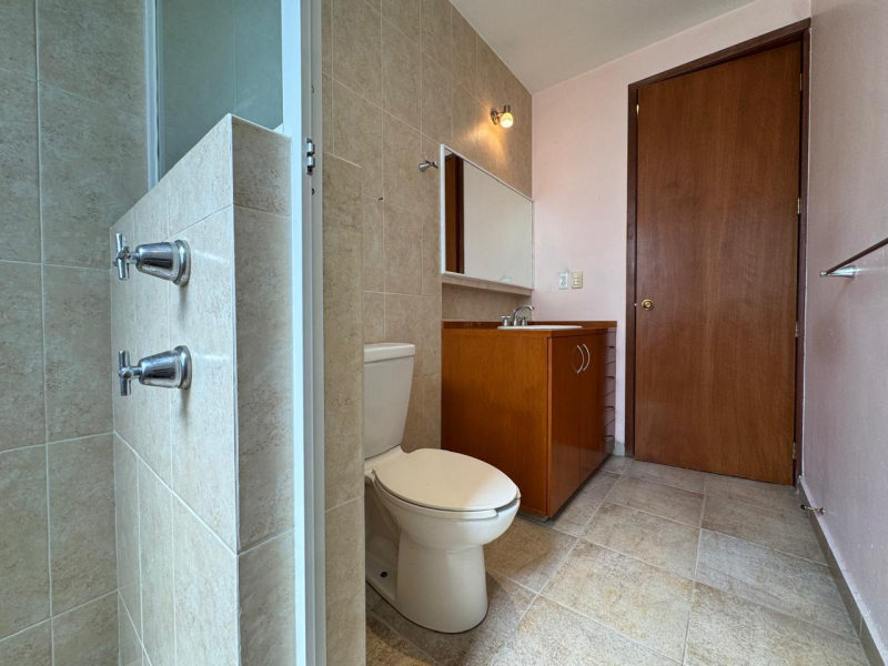 Casa en renta en Colonia del Valle Centro, ubicada en una calle cerrada