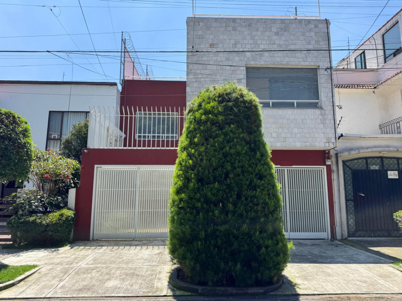 Casa en renta en Colonia del Valle Centro, ubicada en una calle cerrada