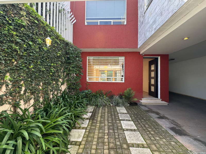 Casa en renta en Colonia del Valle Centro, ubicada en una calle cerrada