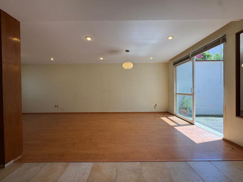 Casa en renta en Colonia del Valle Centro, ubicada en una calle cerrada