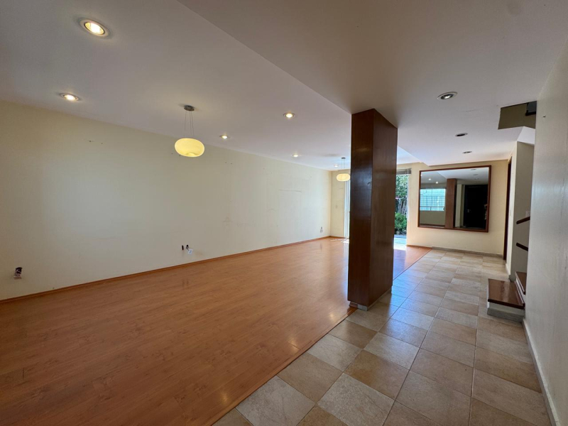 Casa en renta en Colonia del Valle Centro, ubicada en una calle cerrada