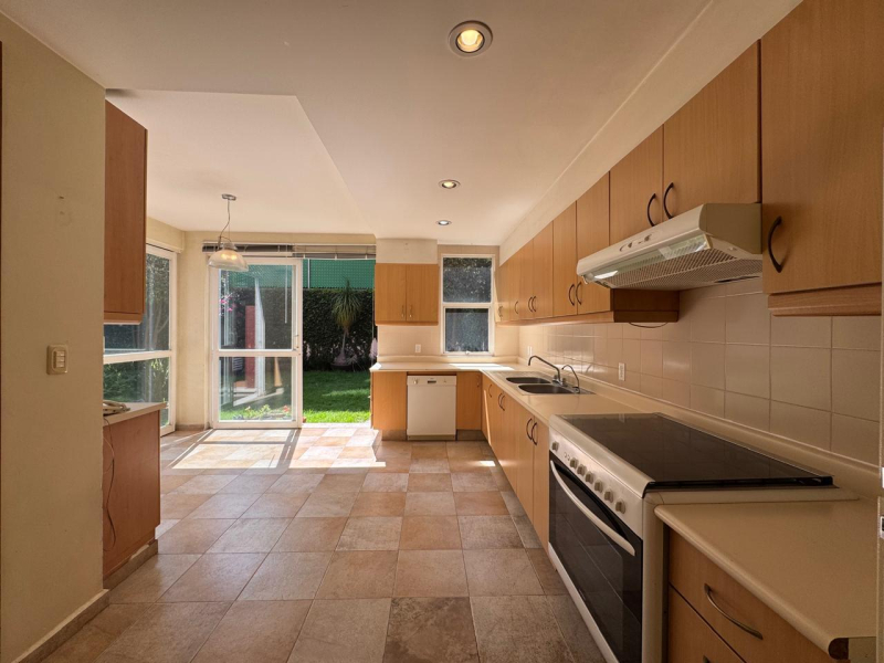Casa en renta en Colonia del Valle Centro, ubicada en una calle cerrada