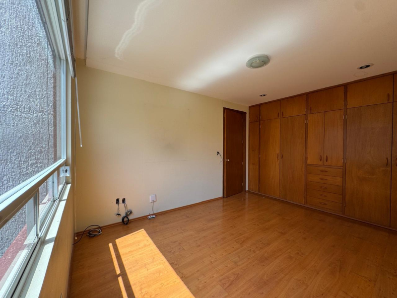 Casa en renta en Colonia del Valle Centro, ubicada en una calle cerrada