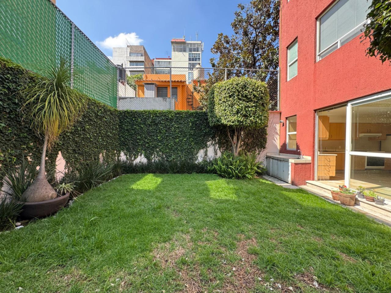 Casa en renta en Colonia del Valle Centro, ubicada en una calle cerrada