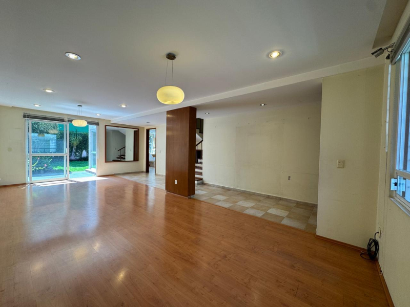 Casa en renta en Colonia del Valle Centro, ubicada en una calle cerrada