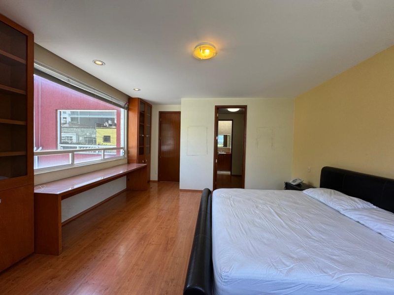 Casa en renta en Colonia del Valle Centro, ubicada en una calle cerrada