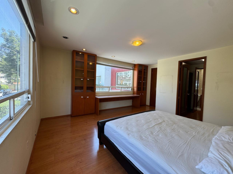 Casa en renta en Colonia del Valle Centro, ubicada en una calle cerrada