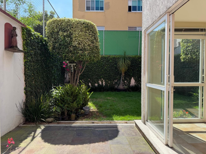 Casa en renta en Colonia del Valle Centro, ubicada en una calle cerrada
