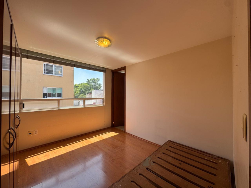 Casa en renta en Colonia del Valle Centro, ubicada en una calle cerrada
