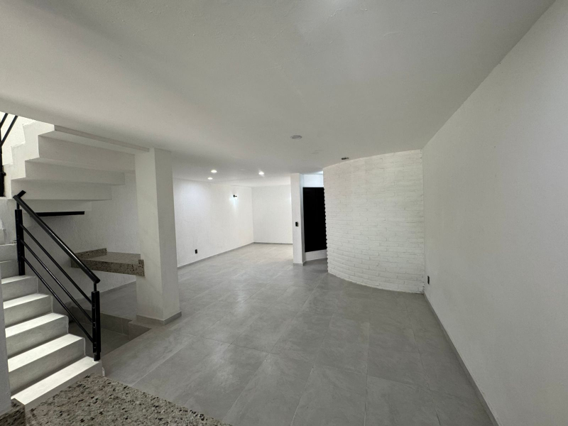 Casa en Venta Remodelada en coto Jardines del Valle Zapopan