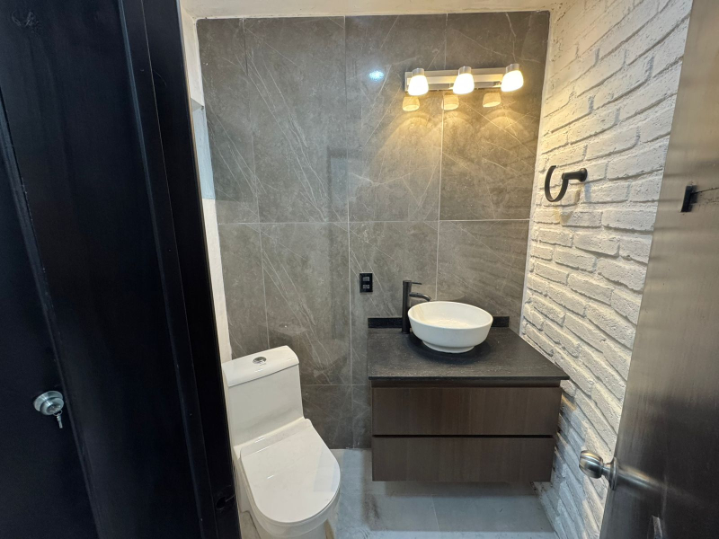 Casa en Venta Remodelada en coto Jardines del Valle Zapopan