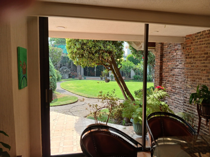 Casa en Venta en Lomas de Vista Hermosa calle cerrada con vigilancia