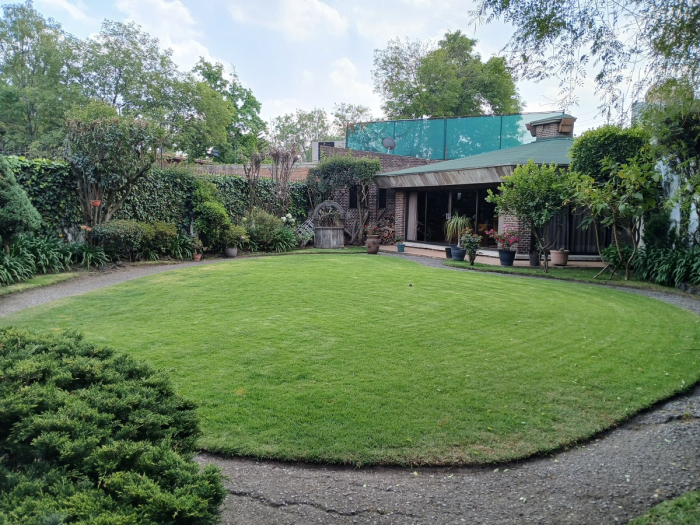 Casa en Venta en Lomas de Vista Hermosa calle cerrada con vigilancia