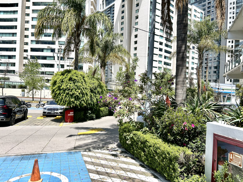 LOCAL COMERCIAL EN RENTA EN AV. JES�?S DEL MONTE, INTERLOMAS.