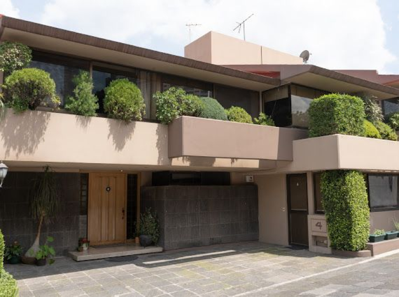 CASA  EN  RENTA  en Condominio en Interlomas EN VALLE  DE  LAS  PALMAS