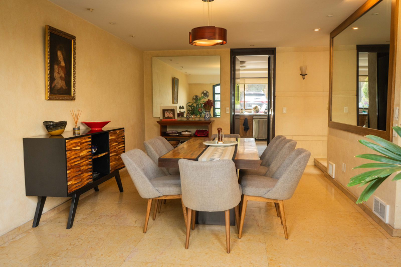 CASA  EN  RENTA  en Condominio en Interlomas EN VALLE  DE  LAS  PALMAS
