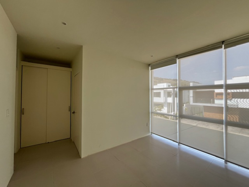 Casa En Renta En La Rioja Frente A Punto Sur �?? Con Club Privado Y 3 Recámaras Con Baño