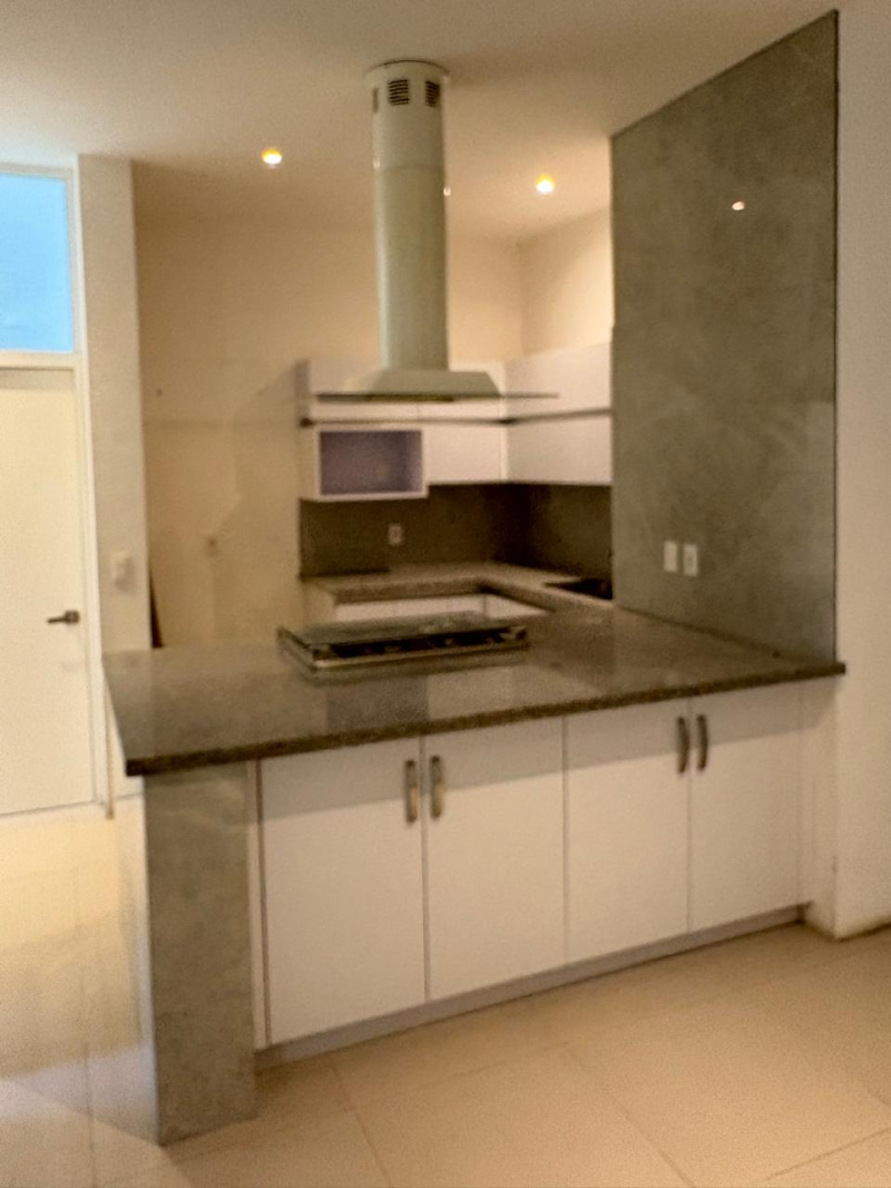 Casa En Renta En La Rioja Frente A Punto Sur �?? Con Club Privado Y 3 Recámaras Con Baño