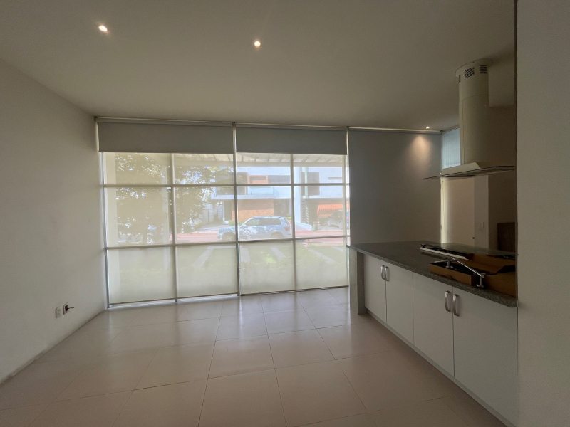 Casa En Renta En La Rioja Frente A Punto Sur �?? Con Club Privado Y 3 Recámaras Con Baño