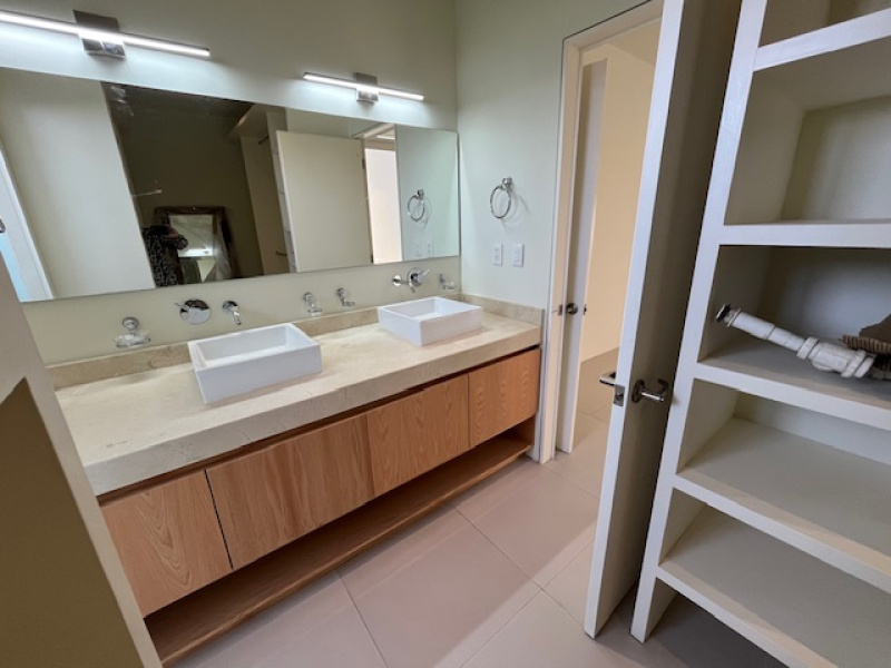 Casa En Renta En La Rioja Frente A Punto Sur �?? Con Club Privado Y 3 Recámaras Con Baño