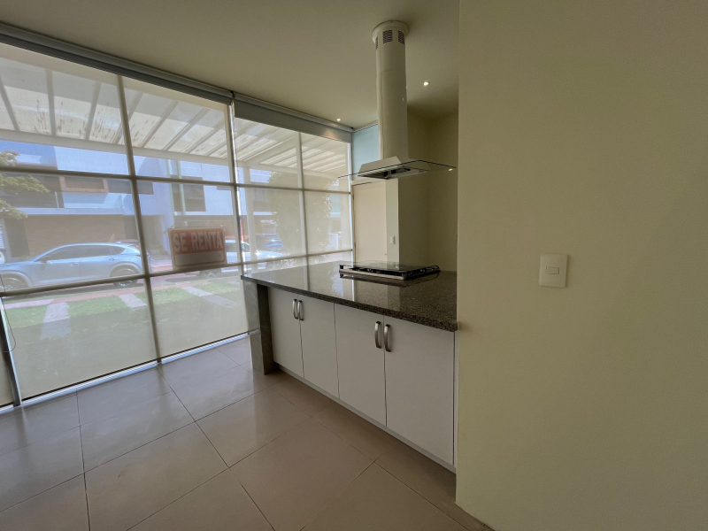 Casa En Renta En La Rioja Frente A Punto Sur �?? Con Club Privado Y 3 Recámaras Con Baño