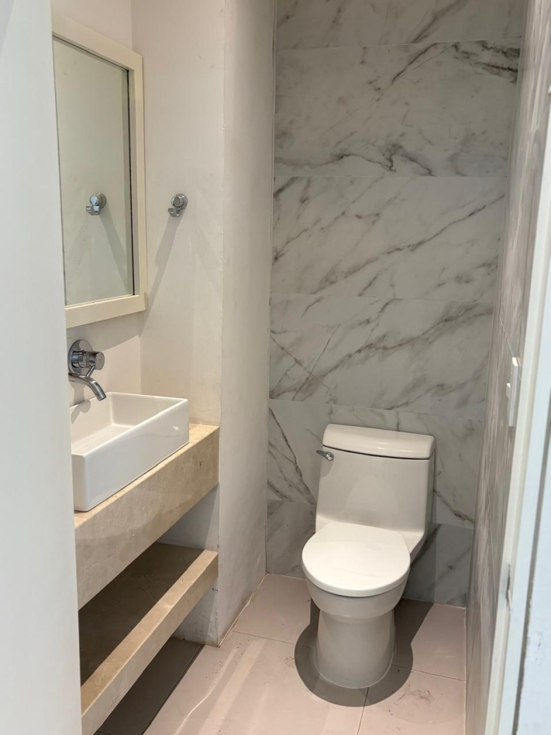 Casa En Renta En La Rioja Frente A Punto Sur �?? Con Club Privado Y 3 Recámaras Con Baño