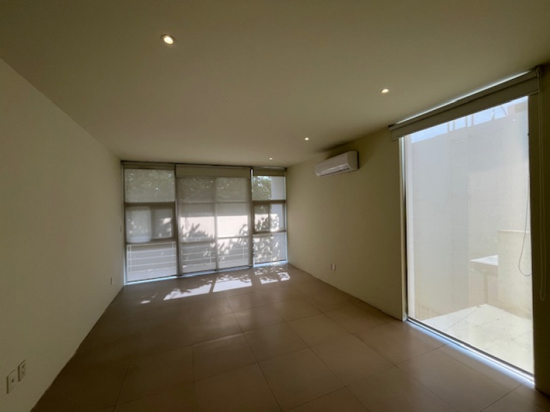 Casa En Renta En La Rioja Frente A Punto Sur �?? Con Club Privado Y 3 Recámaras Con Baño