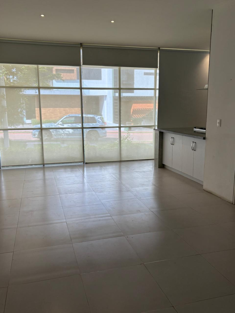 Casa En Renta En La Rioja Frente A Punto Sur �?? Con Club Privado Y 3 Recámaras Con Baño