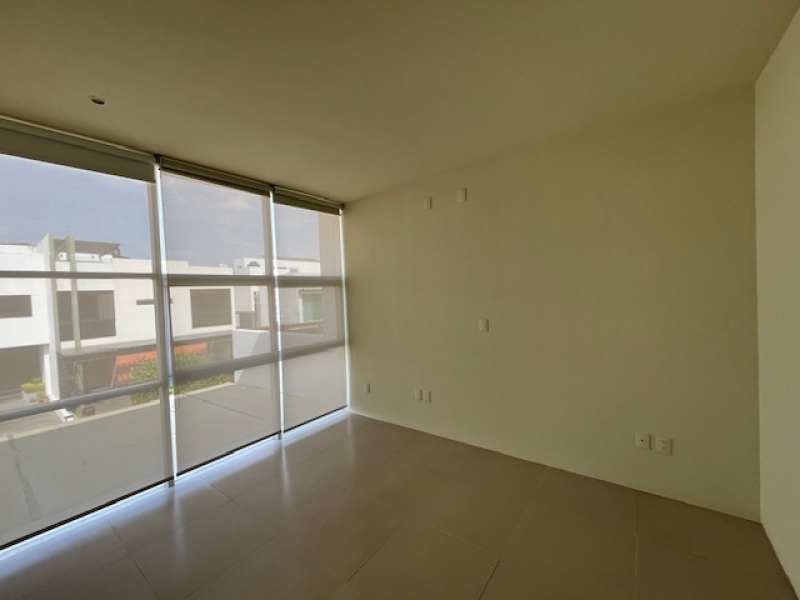 Casa En Renta En La Rioja Frente A Punto Sur �?? Con Club Privado Y 3 Recámaras Con Baño