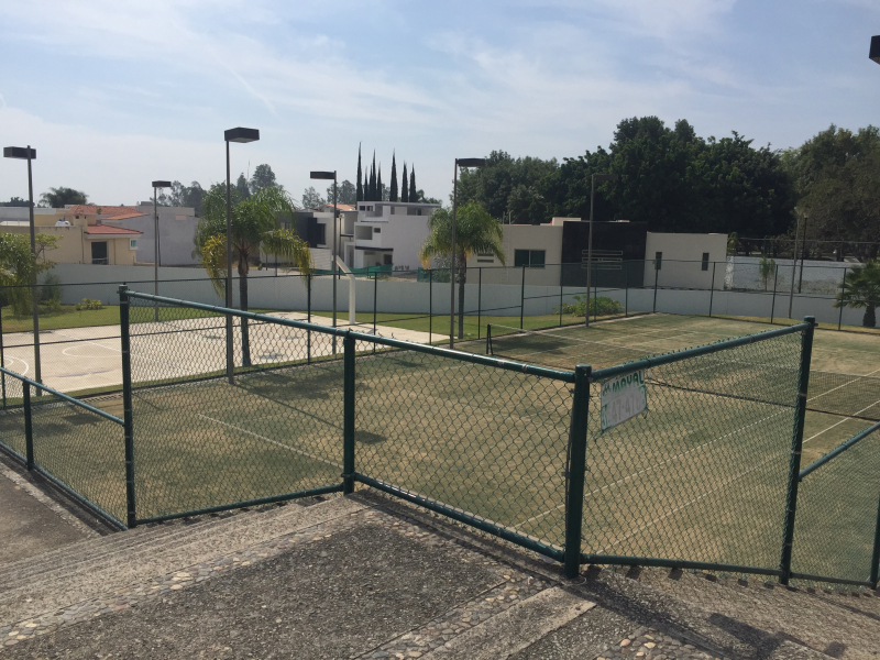 Casa En Renta En La Rioja Frente A Punto Sur �?? Con Club Privado Y 3 Recámaras Con Baño