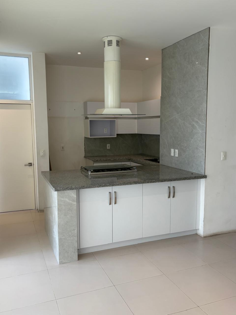Casa En Renta En La Rioja Frente A Punto Sur �?? Con Club Privado Y 3 Recámaras Con Baño