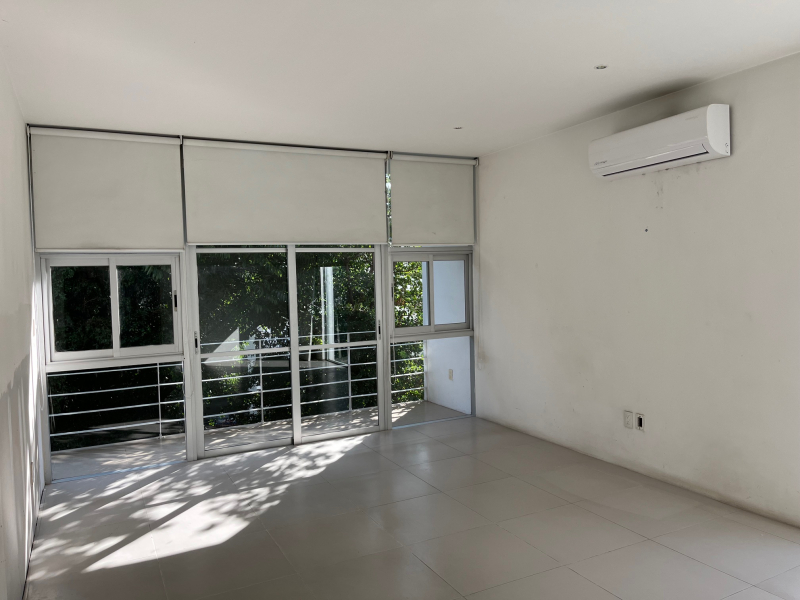 Casa En Renta En La Rioja Frente A Punto Sur �?? Con Club Privado Y 3 Recámaras Con Baño