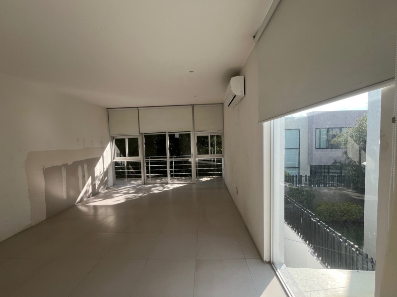 Casa En Renta En La Rioja Frente A Punto Sur �?? Con Club Privado Y 3 Recámaras Con Baño