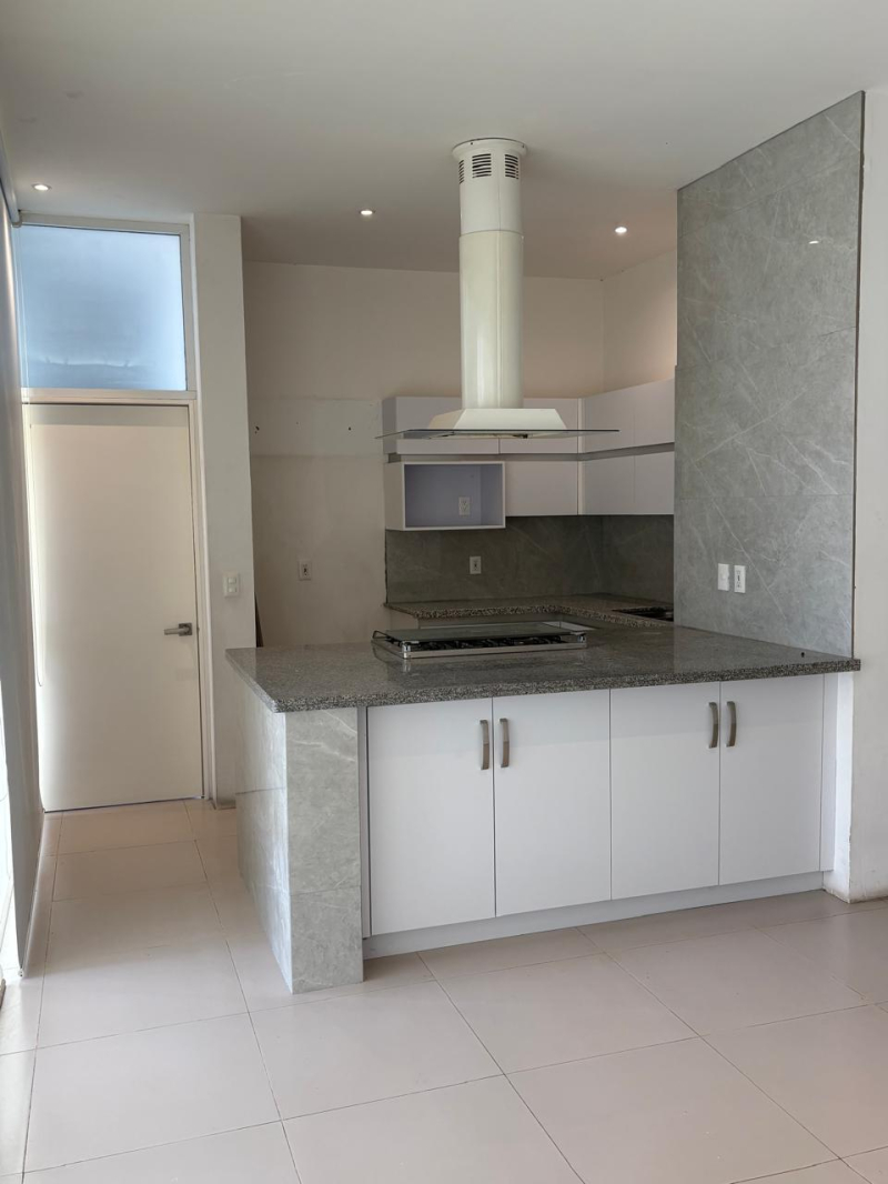 Casa En Renta En La Rioja Frente A Punto Sur �?? Con Club Privado Y 3 Recámaras Con Baño