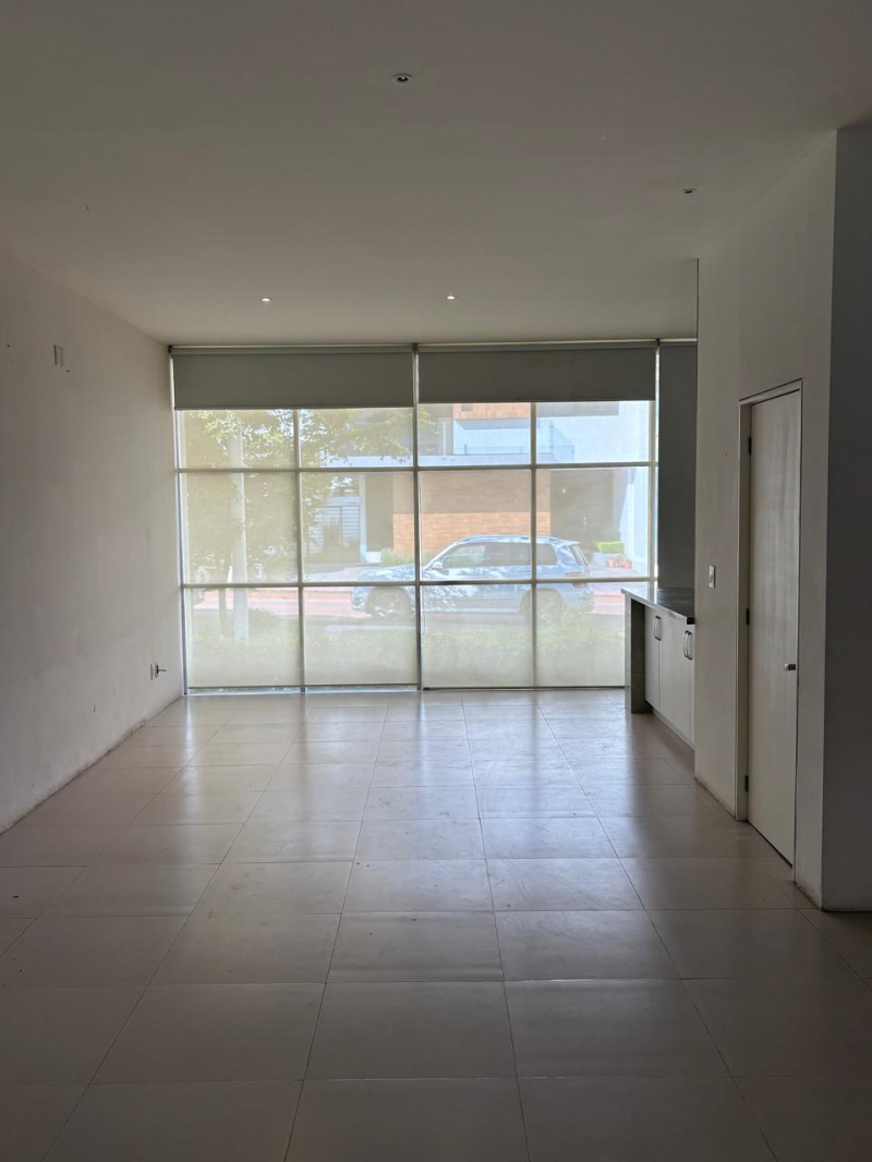Casa En Renta En La Rioja Frente A Punto Sur �?? Con Club Privado Y 3 Recámaras Con Baño