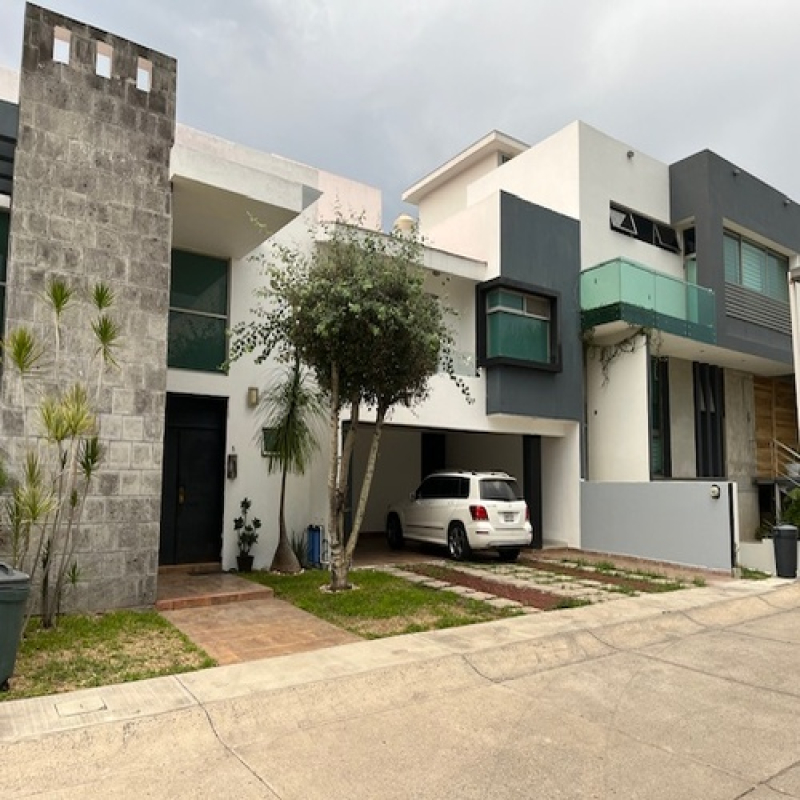 Casa en venta dentro de coto en Naciones Unidas, seguridad y privacidad Zapopan