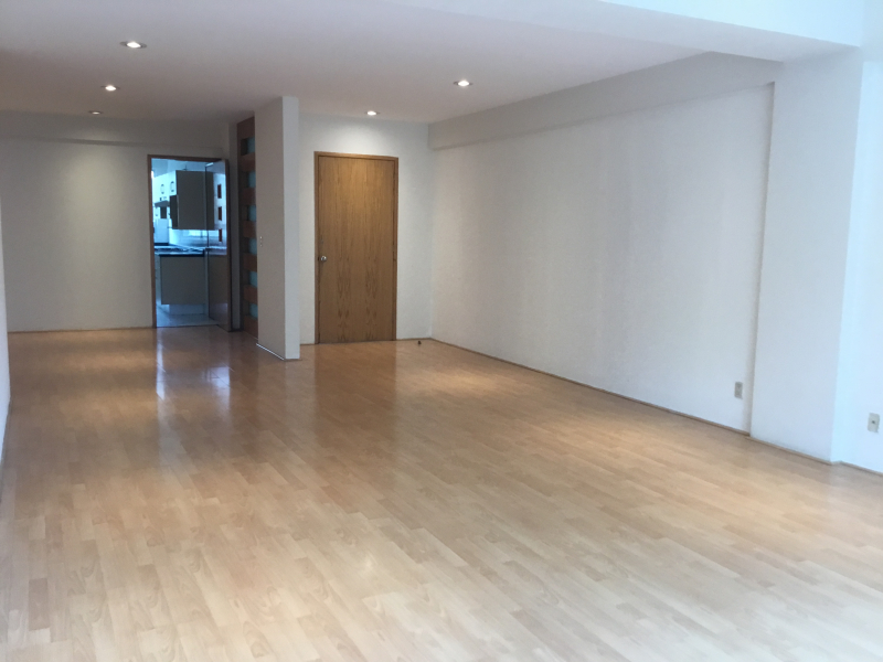 Departamento En Venta En Lomas Del Sol Con Balcón