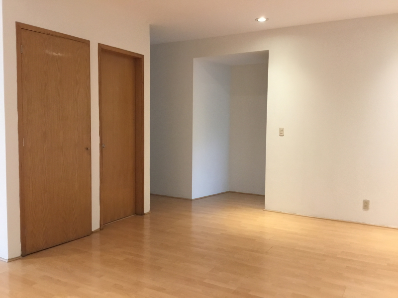 Departamento En Venta En Lomas Del Sol Con Balcón
