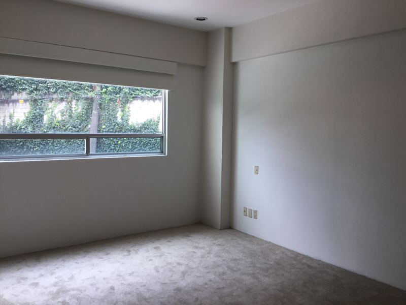 Departamento En Venta En Lomas Del Sol Con Balcón