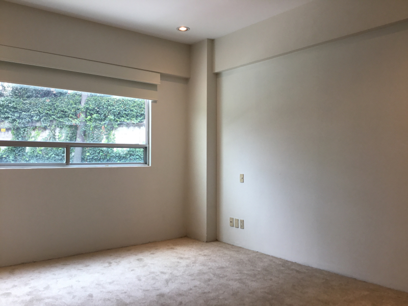 Departamento En Venta En Lomas Del Sol Con Balcón