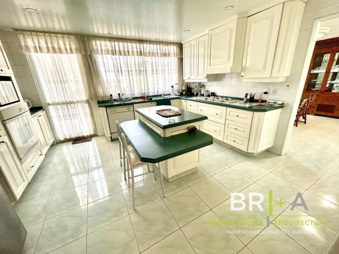 CASA en VENTA en BOSQUES de las LOMAS.