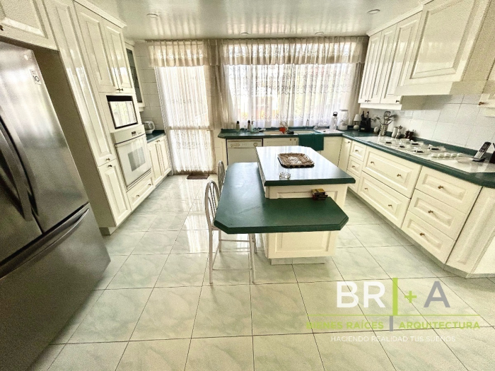 CASA en VENTA en BOSQUES de las LOMAS.