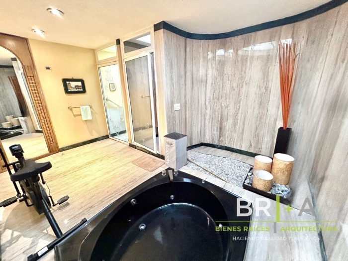 CASA en VENTA en BOSQUES de las LOMAS.